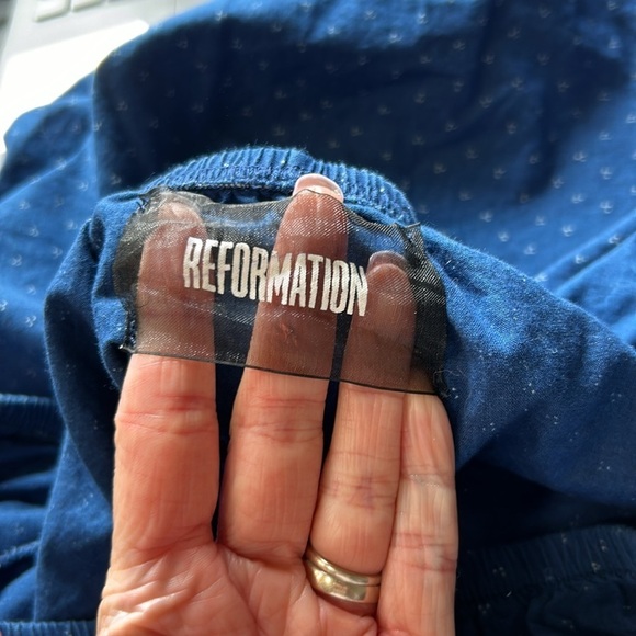 Reformation Off the Shoulder Tie Top Sleeve
Blouse Blue White Dots Shirt Sz XS - Picture 6 of 9